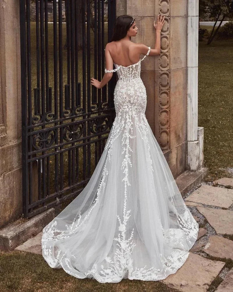 Lovely Full Lace Sweetheart Bridal Dress