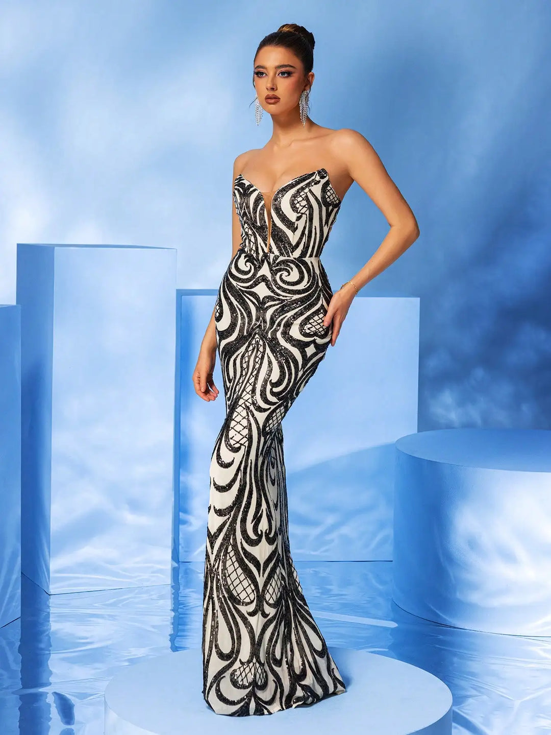 Alluring Strapless Full Print Maxi Dress
