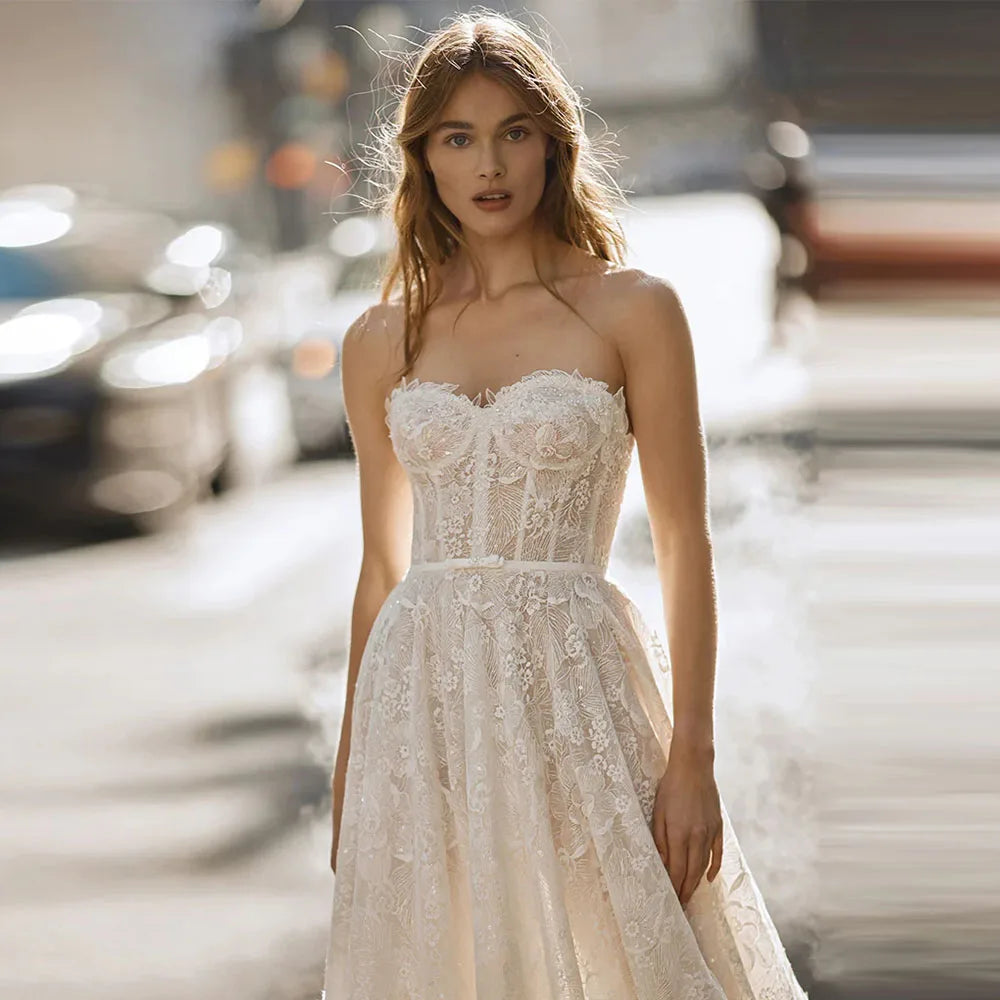 Elegant Sweetheart Neck Wedding Dress