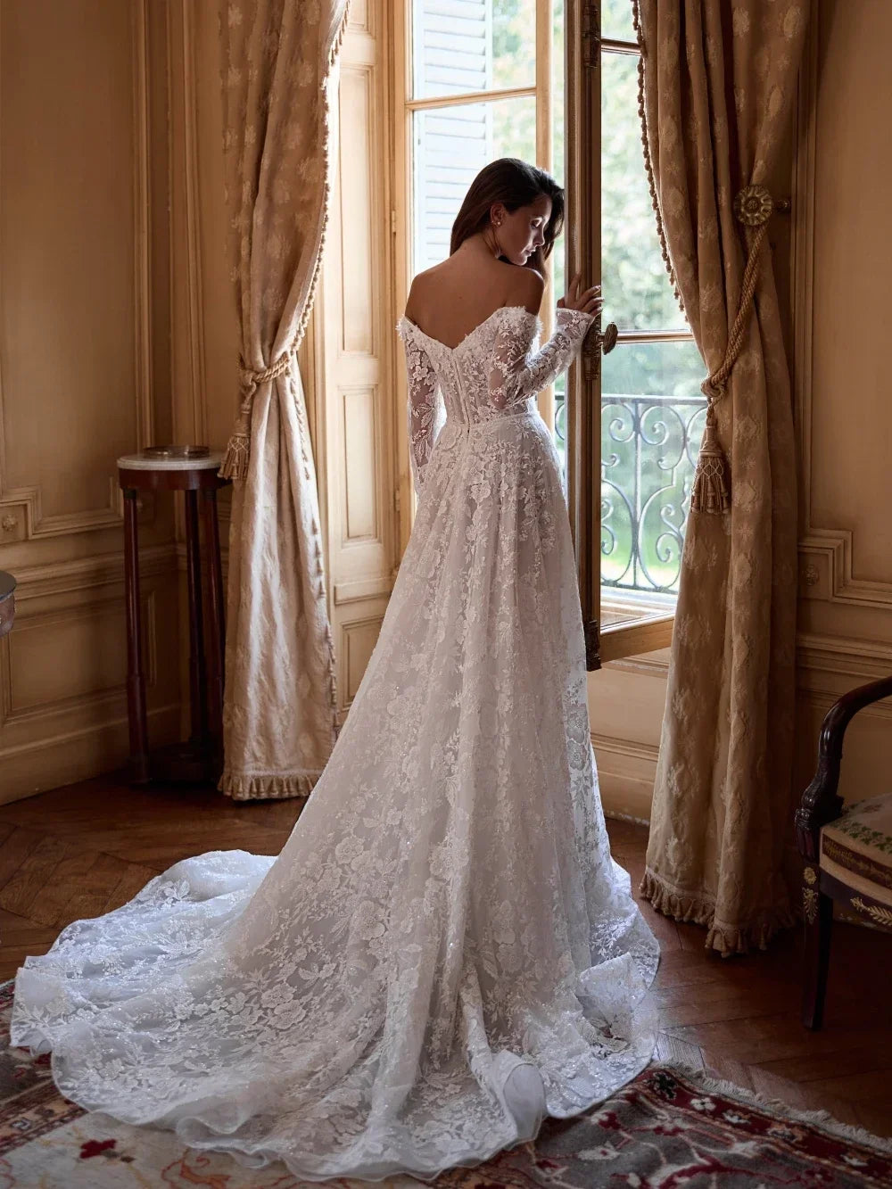 Shiny Lace Appliques Wedding Gown