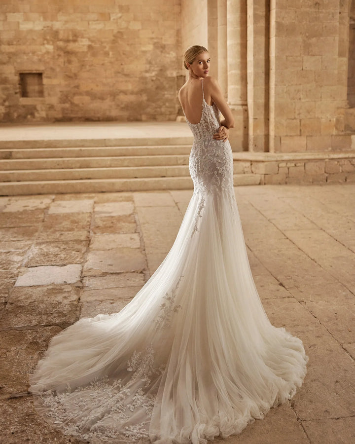 Alluring Spaghetti Strap Wedding Dress