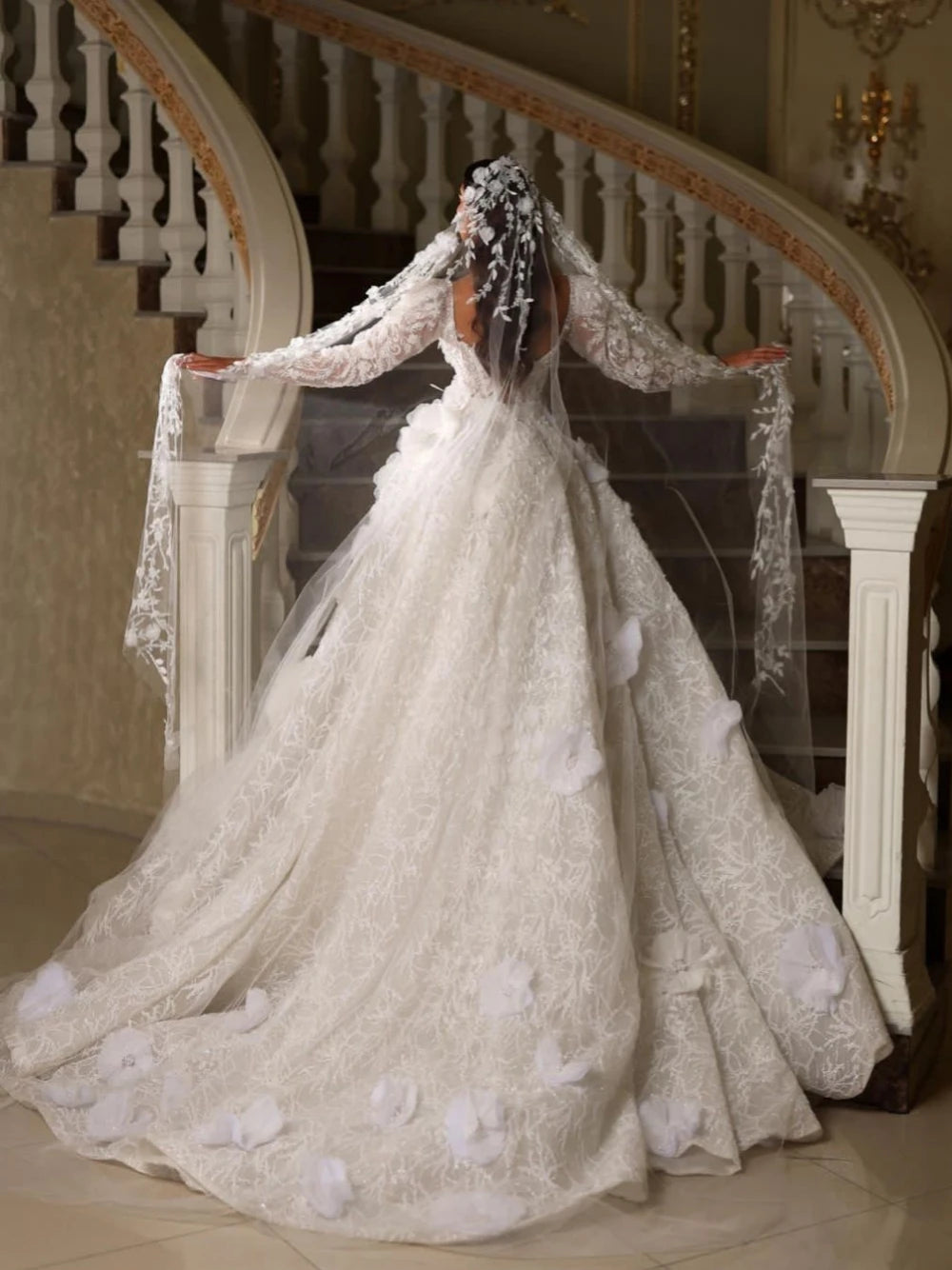 Luxury Appliques Floor-length Arabic Bridal Dress