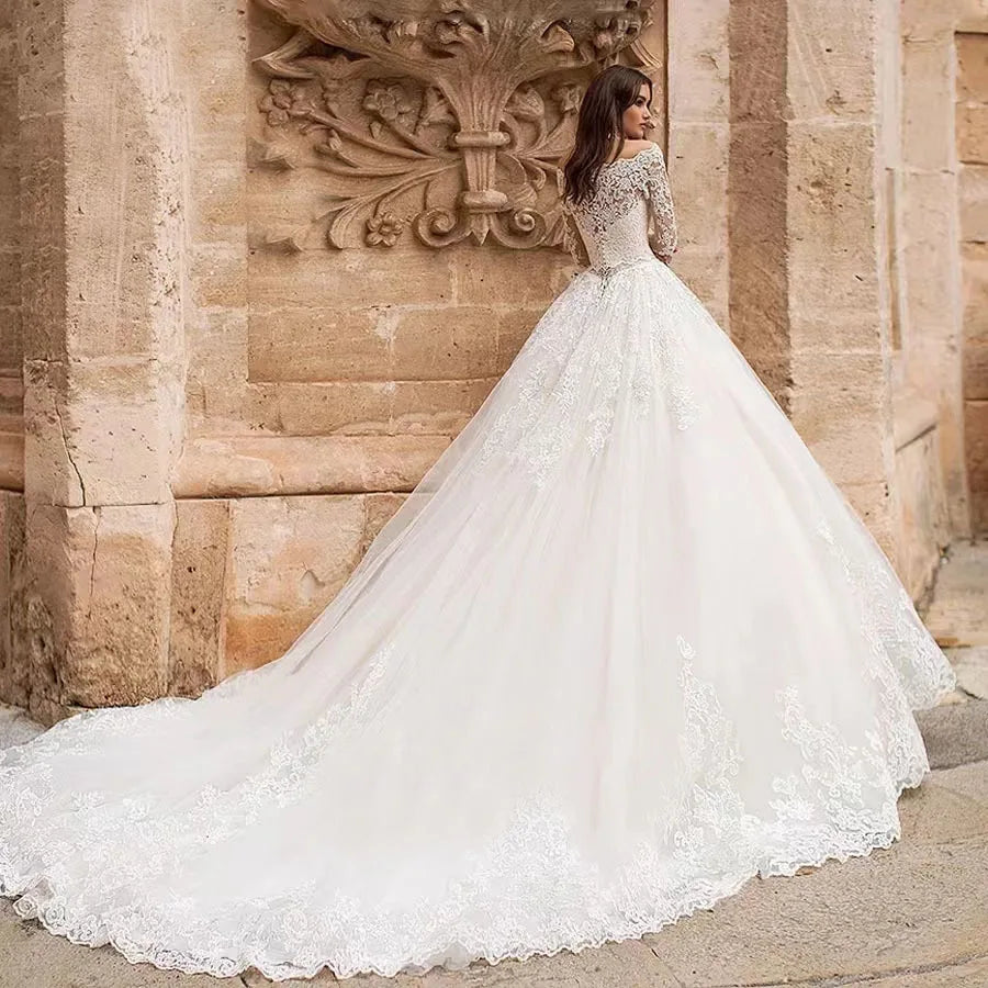 Nouvelle robe de mariée asymétrique, taille haute, coupe ajustée, traînante, en dentelle autocollante