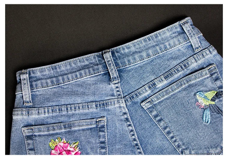 Elegant Flower Embroidery Denim Shorts