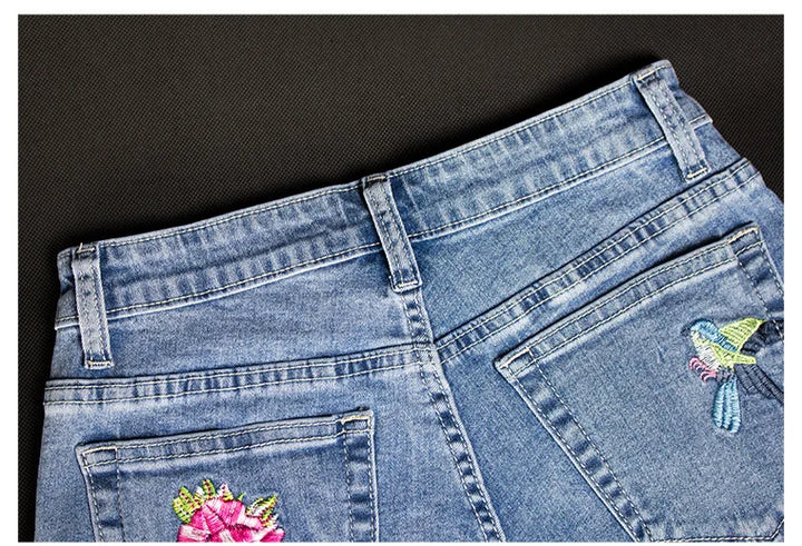 Elegant Flower Embroidery Denim Shorts