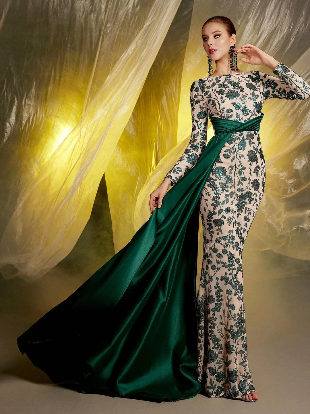 Glamorous Round Neck Evening Maxi Gown