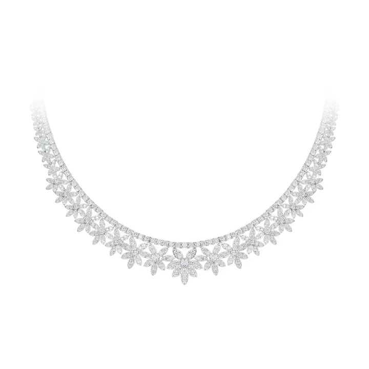 Luxurious Flower Shape Pendant Necklace