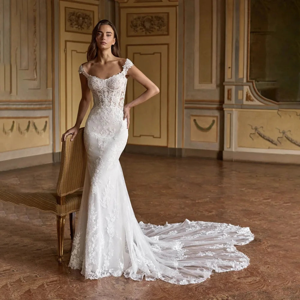 Refined Scoop Neck Detailed Bridal Dress