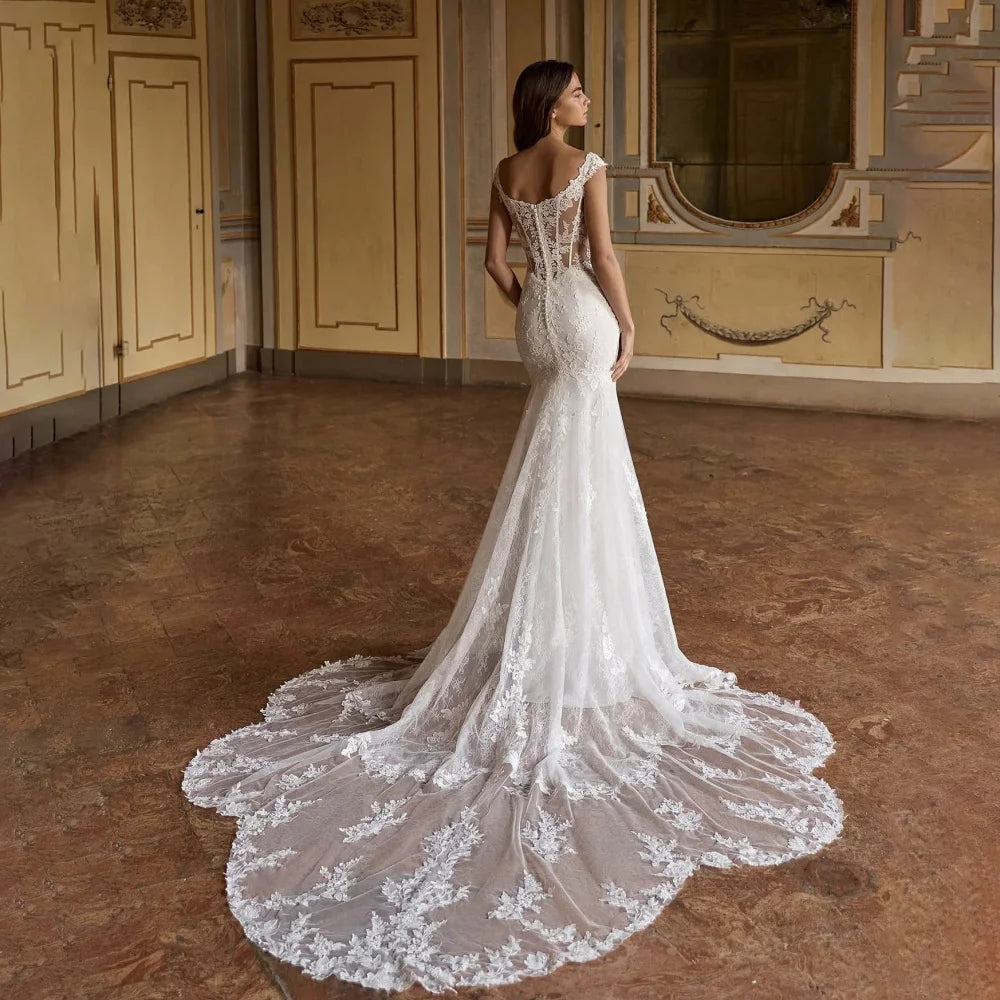 Refined Scoop Neck Detailed Bridal Dress
