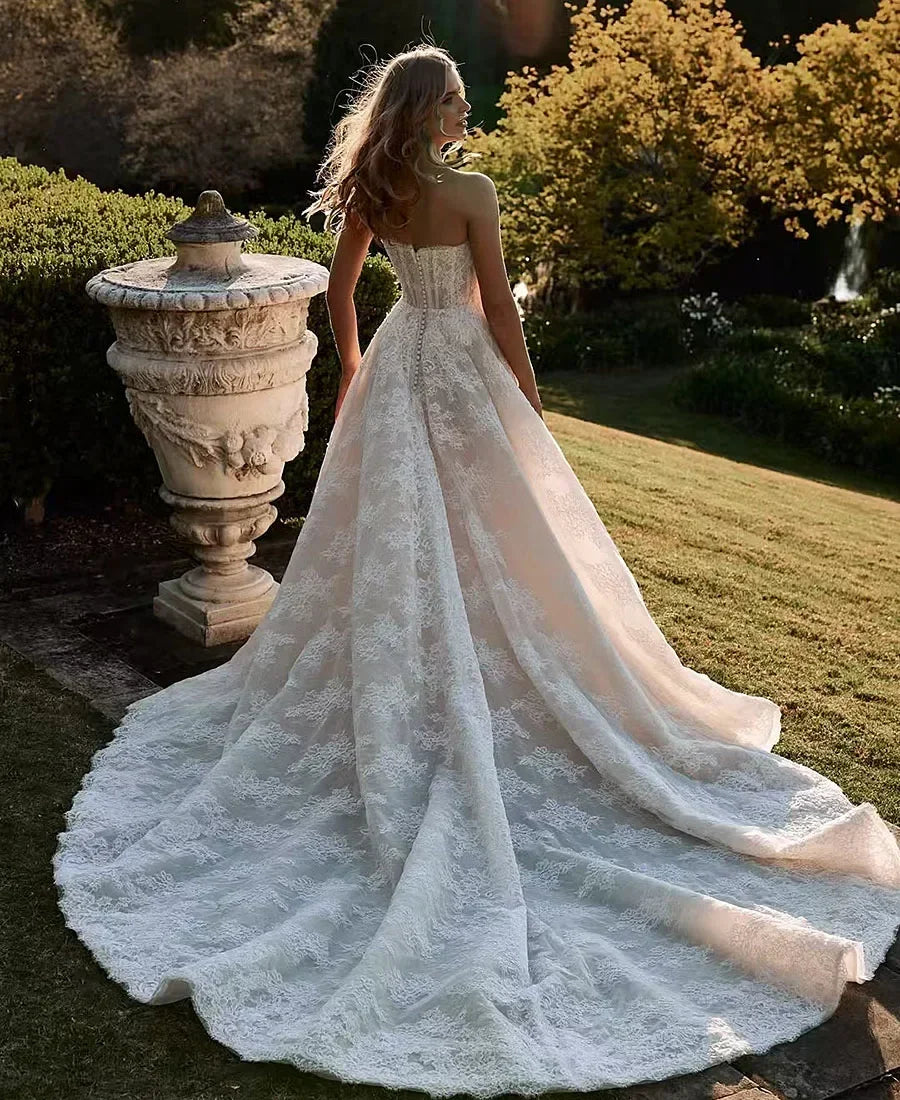 Tasteful A-Line Applique Bridal Dress