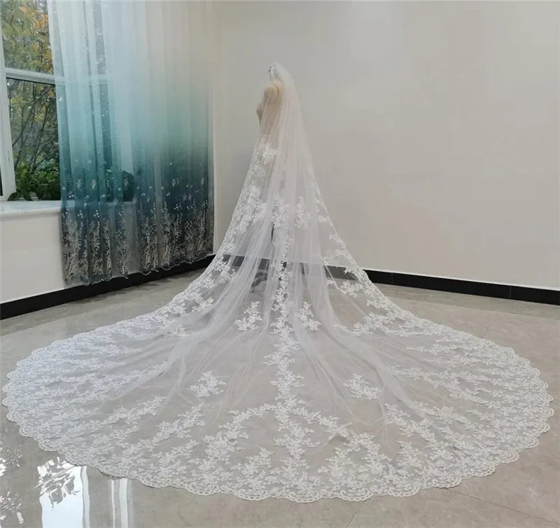 Classic Appliqued Lace Bridal Veil