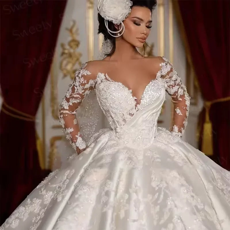 Luxurious Appliqué Scoop Neck Wedding Dress