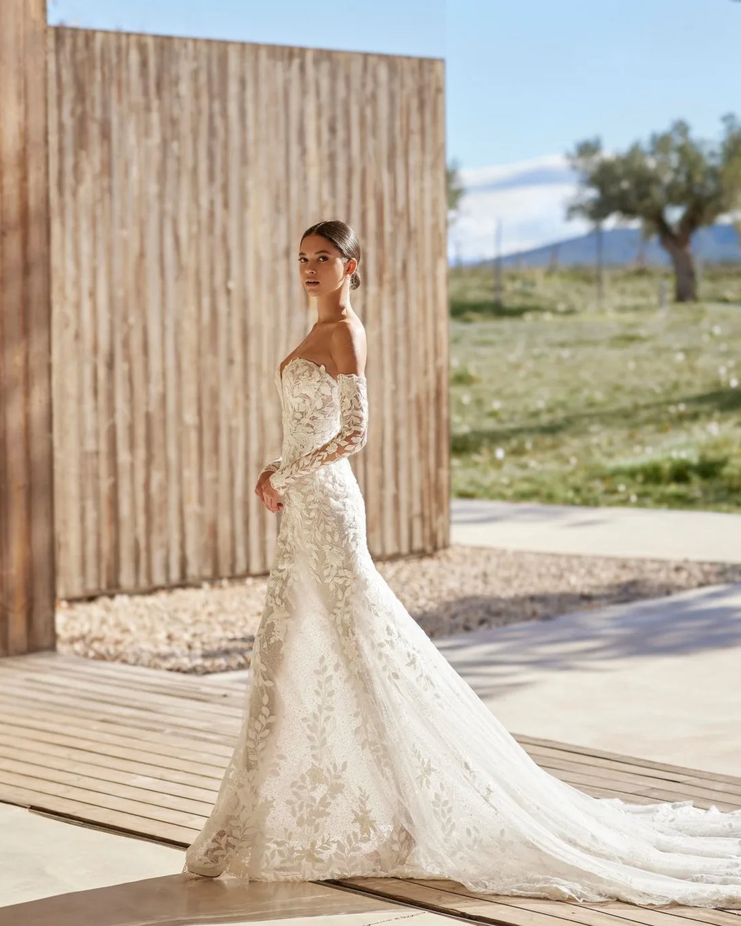 Exquisite Lace Appliques Wedding Dress