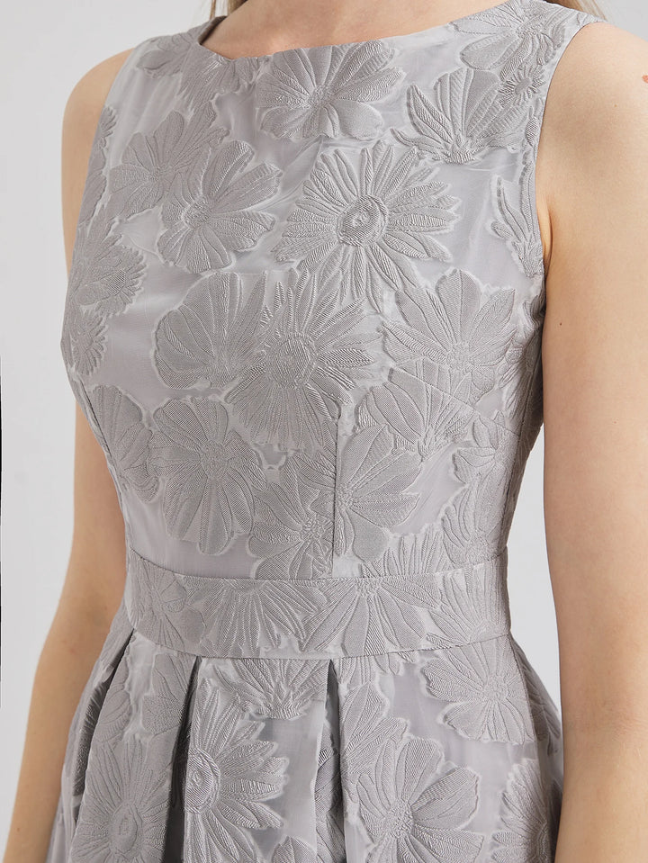 Robe de soirée moderne en organza brodé