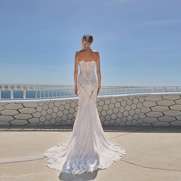 Attractive Lace Appliques Wedding Dress