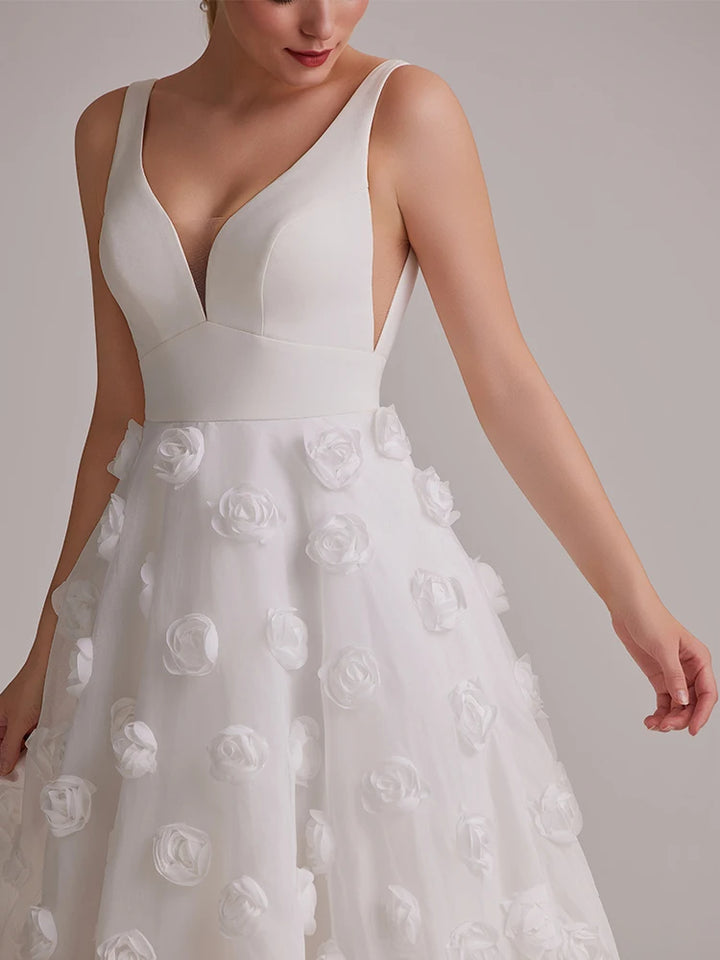 Regal Three-dimensional Flower Applique Wedding Dress