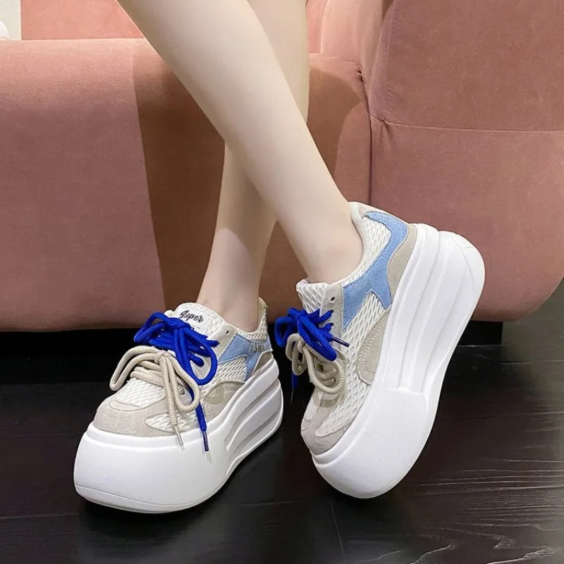 Sophisticated Breathable Sports Sneakers