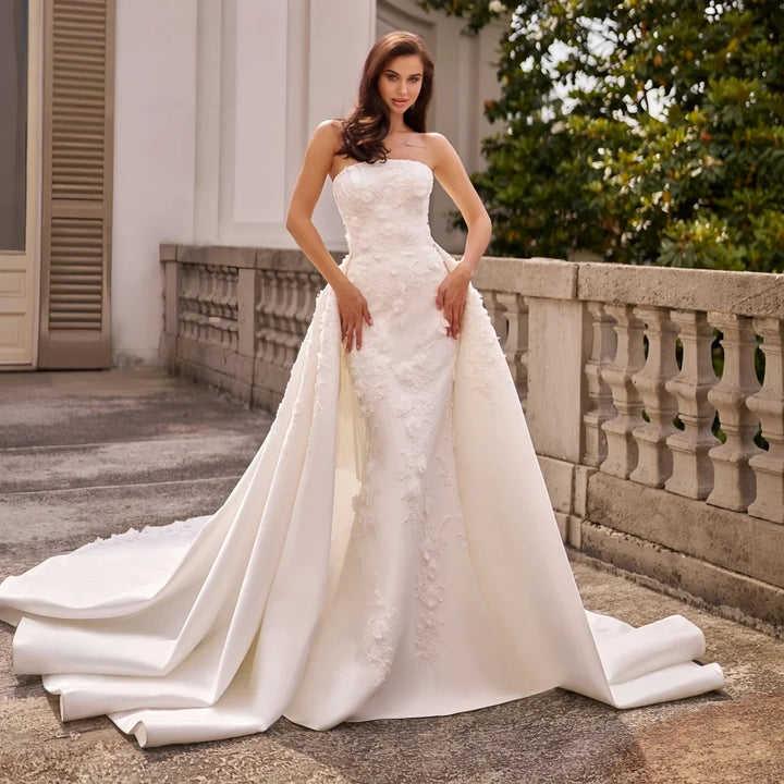 Exquisite Strapless Lace-Up Bridal Couture
