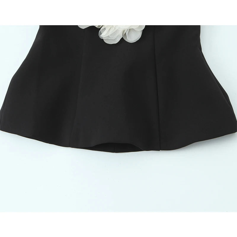 Stylish Contrasting Flower Strapless Top
