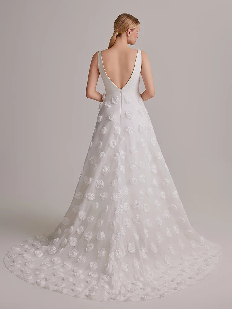 Regal Three-dimensional Flower Applique Wedding Dress