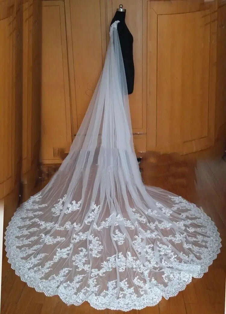 Elegant Lace Appliques Wedding Shawl