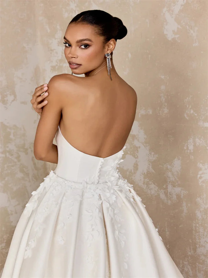 Regal Strapless Neckline Wedding Dress