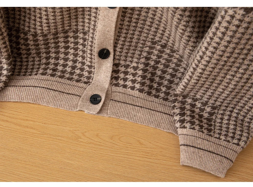 Relaxed Fit Men's V-neck Cardigan