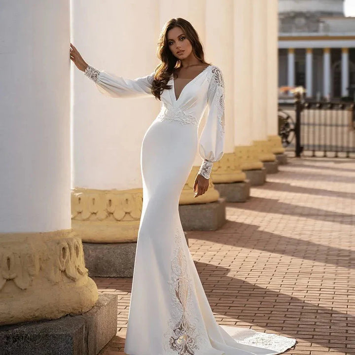 Exquisite Deep V-Neck Wedding Dress