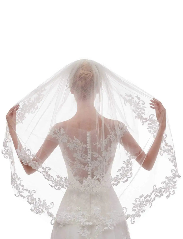 Elegant Short 2 Tier Lace Wedding Veil