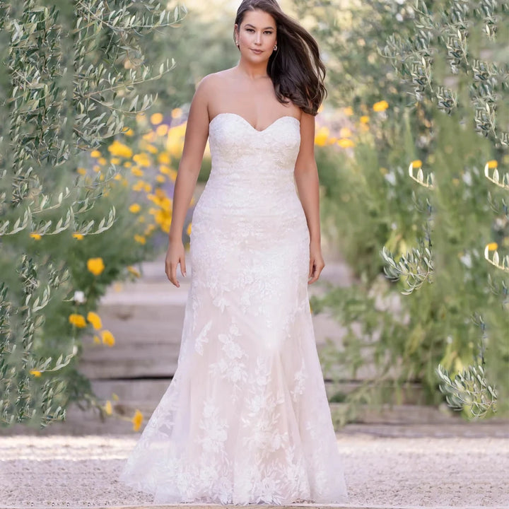 Mesmerizing Tulle Appliques Curvy Bridal Dress