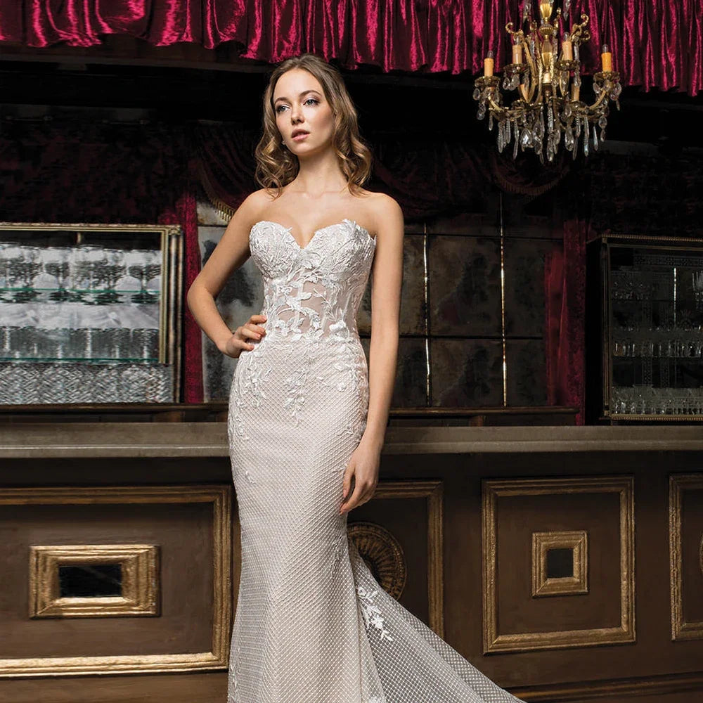 Romantic Sweetheart Neck Wedding Gown