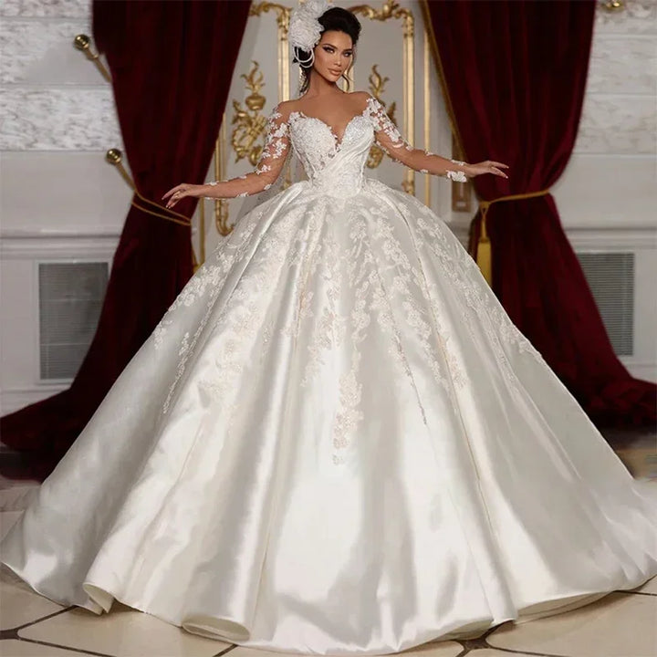 Luxurious Appliqué Scoop Neck Wedding Dress