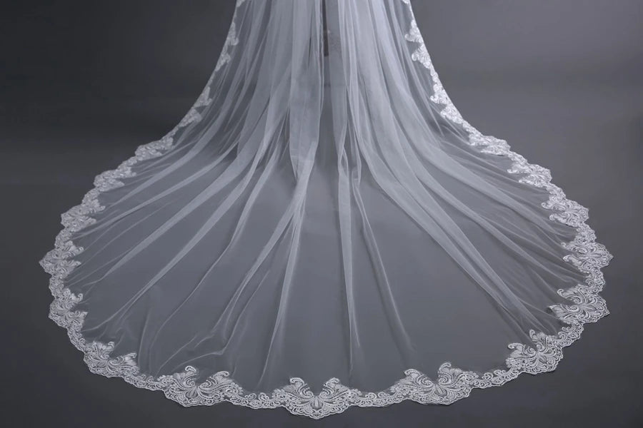 Delicate One Layer Lace Edge Bridal Veil