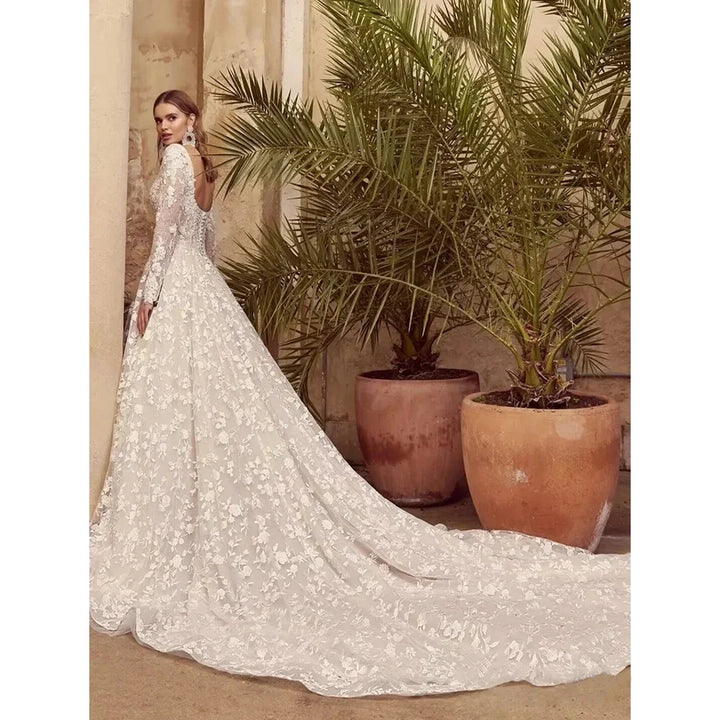 Graceful Buttoned Lace Bridal Gown