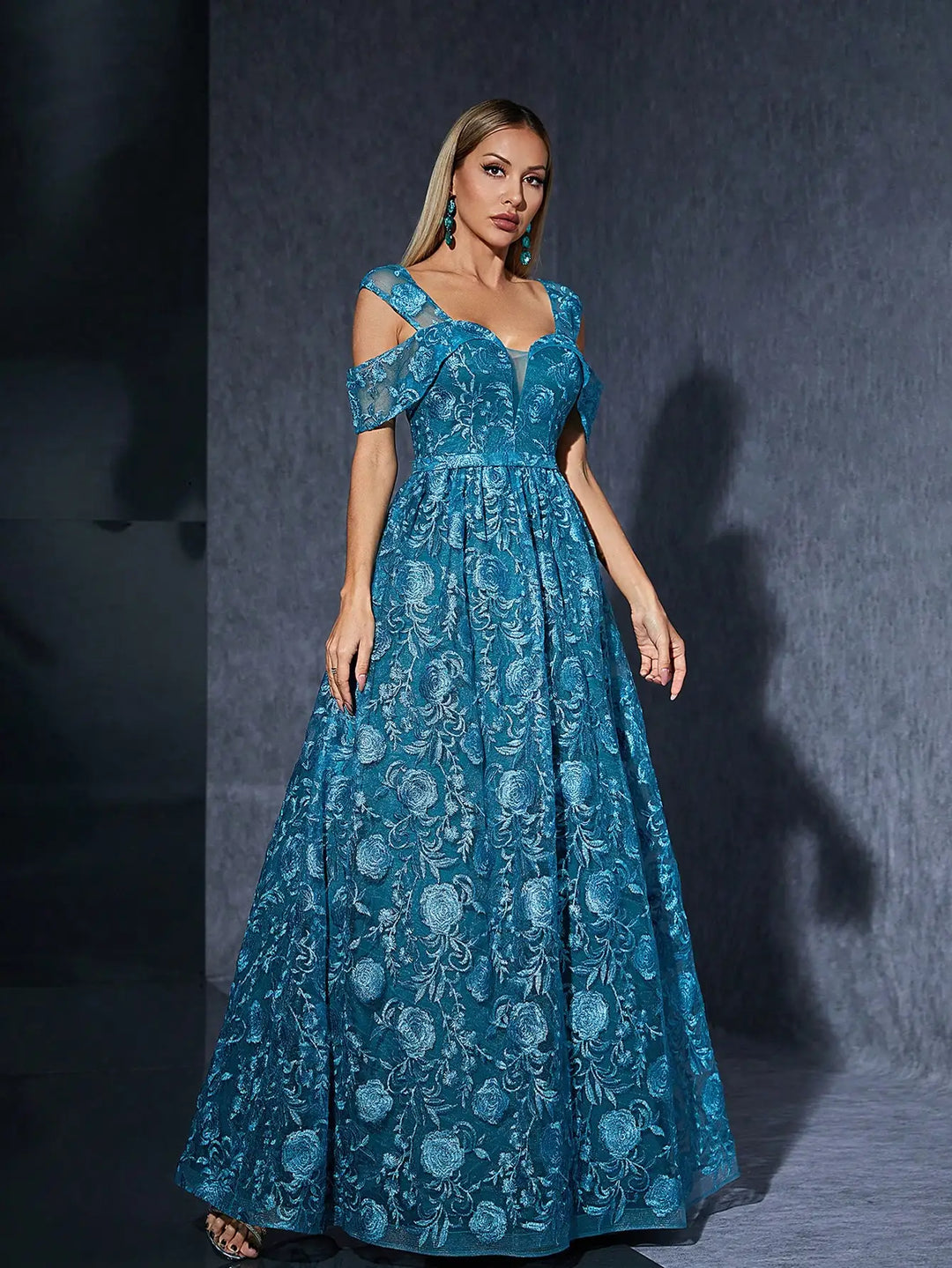 Luxurious Embroidered High-end Evening Gown