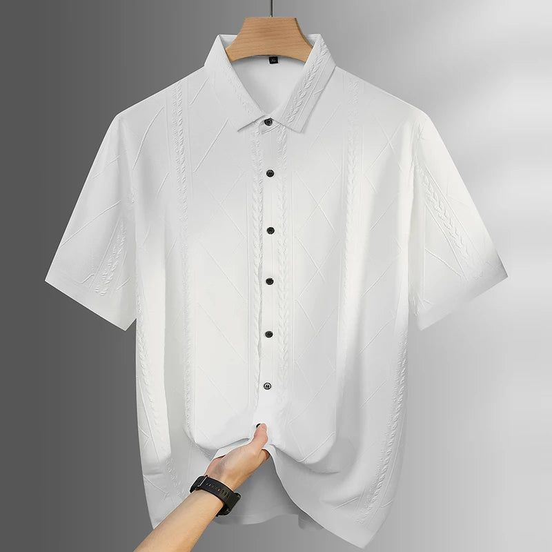 White plaid knit short-sleeve shirt with buttoned collar