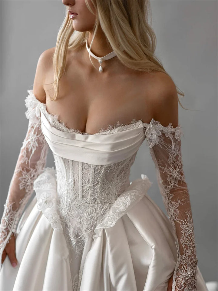 Delightful Lace-Up Back Wedding Dress