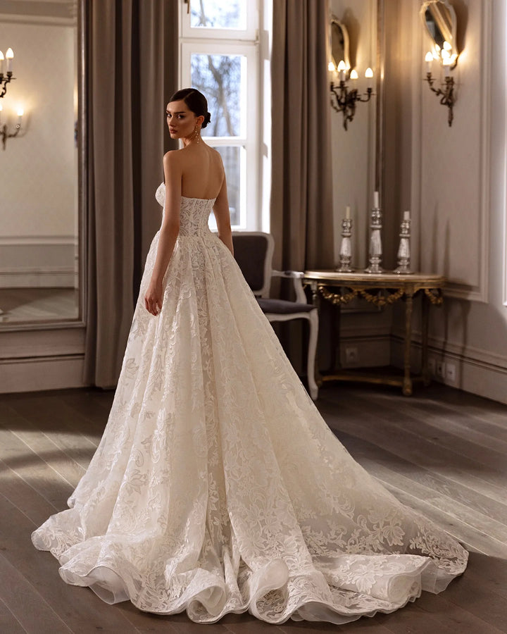 Luxury Sweetheart Appliques Bridal Gown