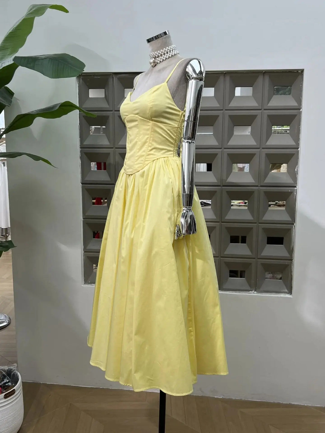 Lovely Mid-Length Evening Party Dress