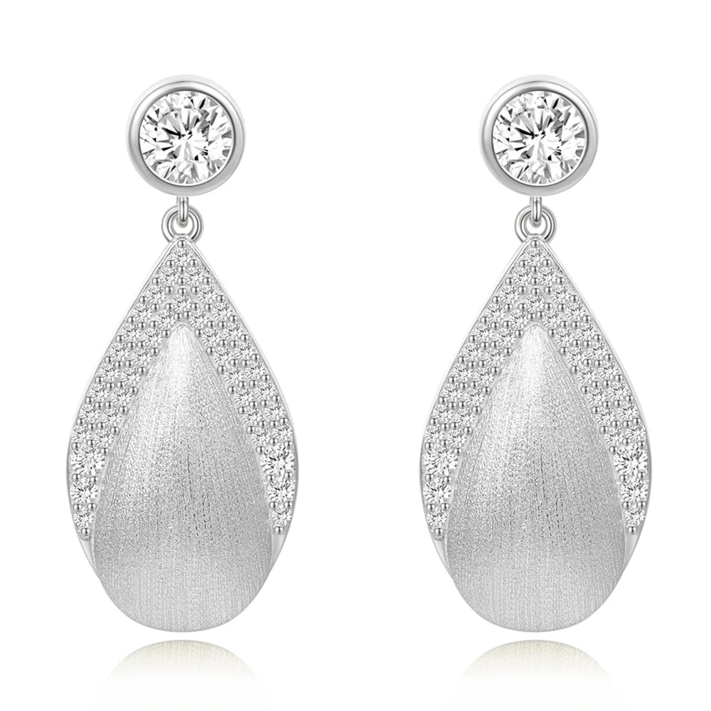 Light Round Cut Diamond Drop Earrings