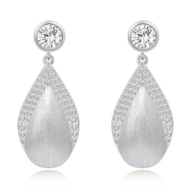 Light Round Cut Diamond Drop Earrings