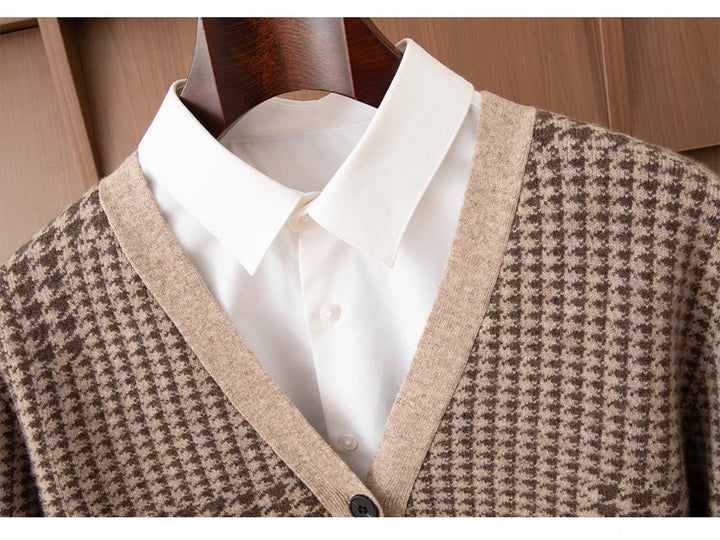 Relaxed Fit Men's V-neck Cardigan