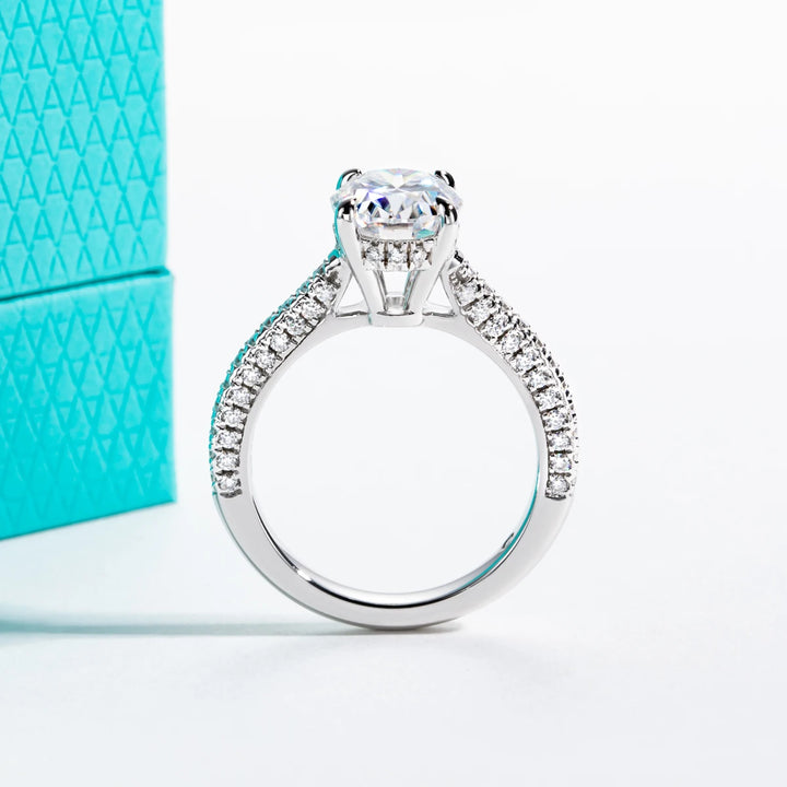 Luxury Oval Cut Moissanite Ring