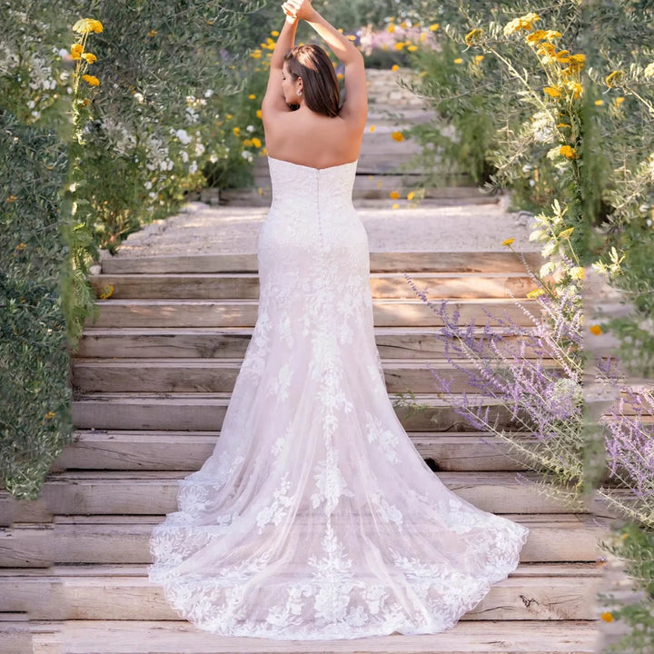 Mesmerizing Tulle Appliques Curvy Bridal Dress