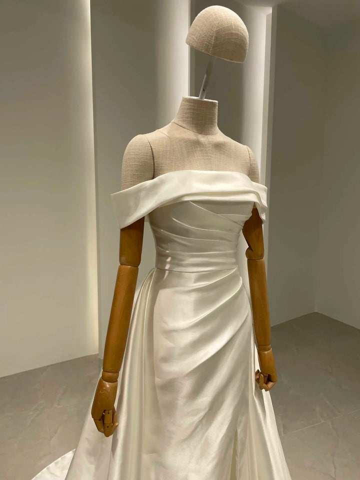 Robe de mariée élégante en satin coupe trapèze pour femme