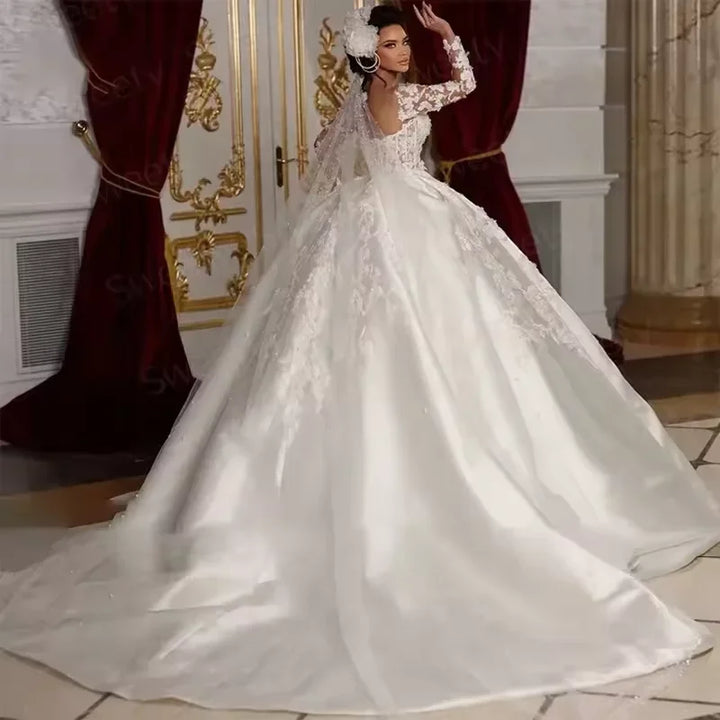 Luxurious Appliqué Scoop Neck Wedding Dress