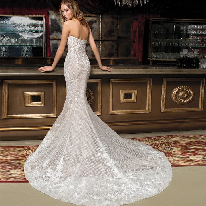 Romantic Sweetheart Neck Wedding Gown