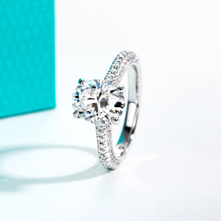 Luxury Oval Cut Moissanite Ring