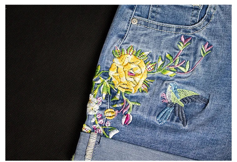 Elegant Flower Embroidery Denim Shorts