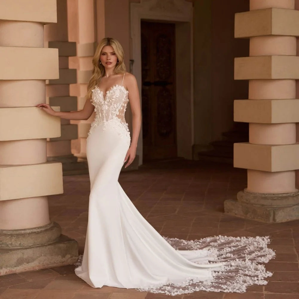 Modish Spaghetti Straps Bridal Gown